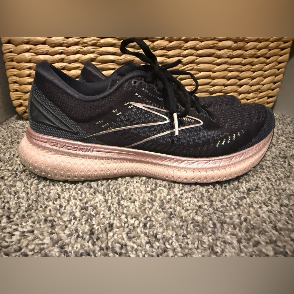 Brooks - Picture 5 of 6
